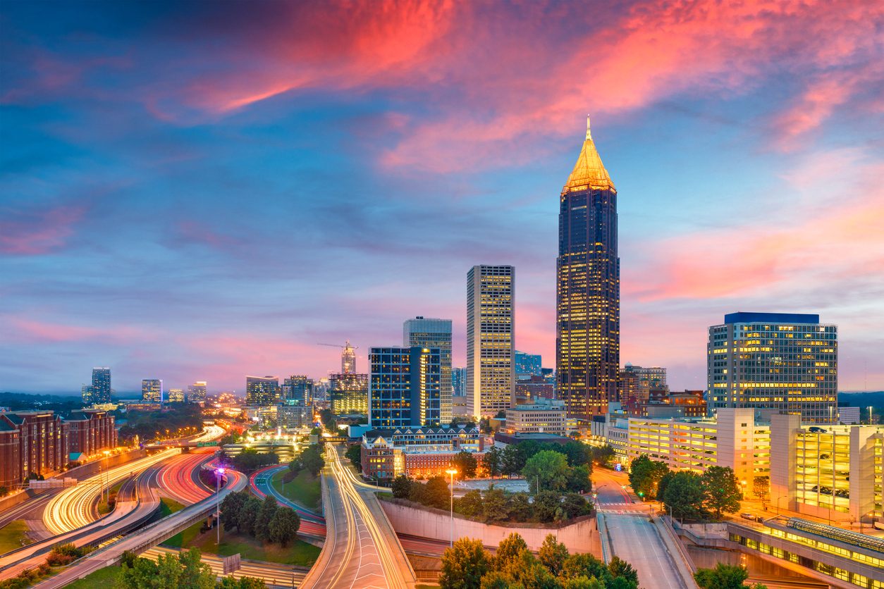 Skyline von Atlanta, Georgia bei Dämmerung — Auftakt der Südstaaten Fly & Drive Route